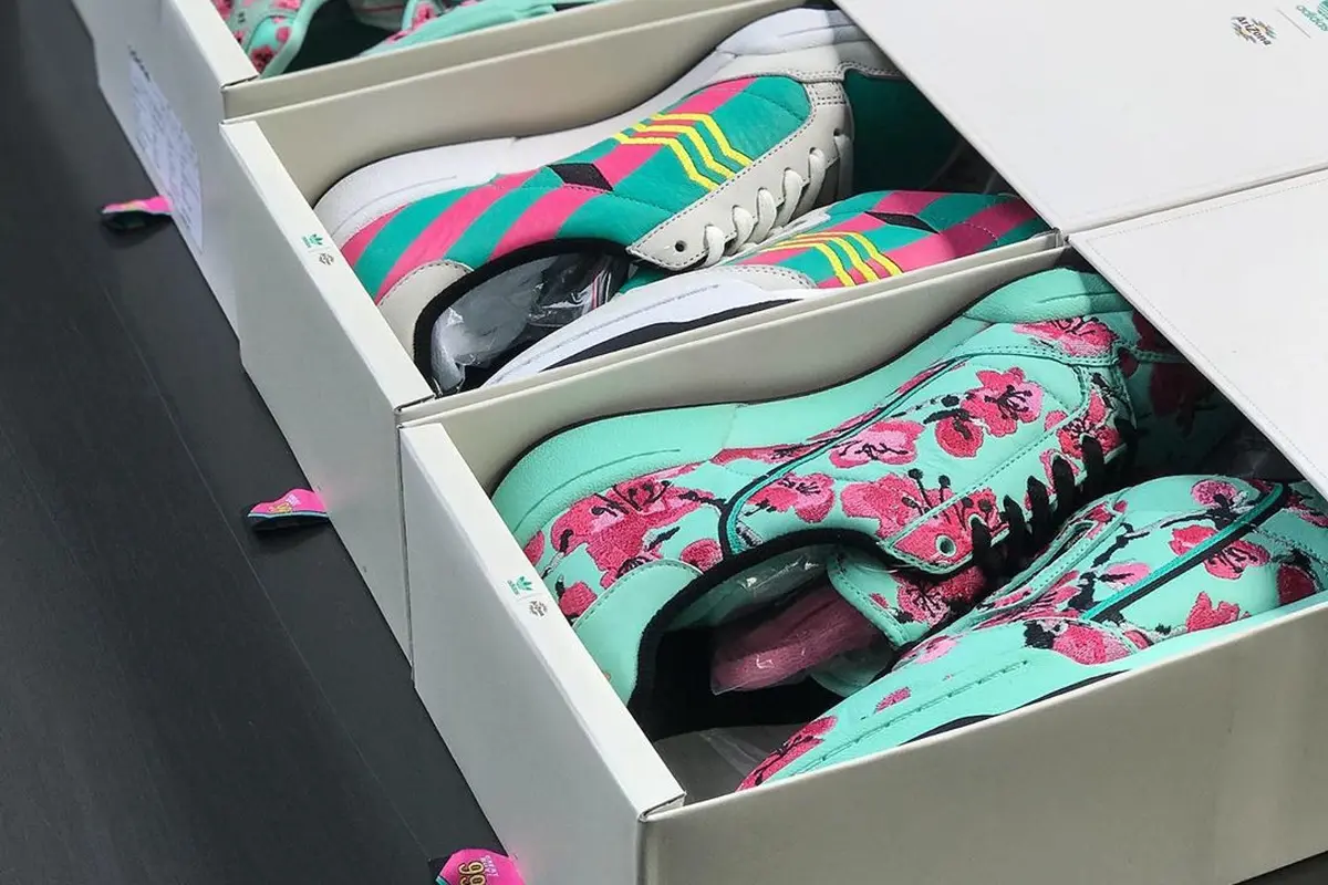 Adidas Lansir Sneakers Es Teh dengan Harga Super Terjangkau
