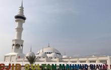 Punya Menara Pandang Setinggi 99 Meter, Ini Fakta Menarik Masjid Sultan Mahmud Riayat Syah di Batam