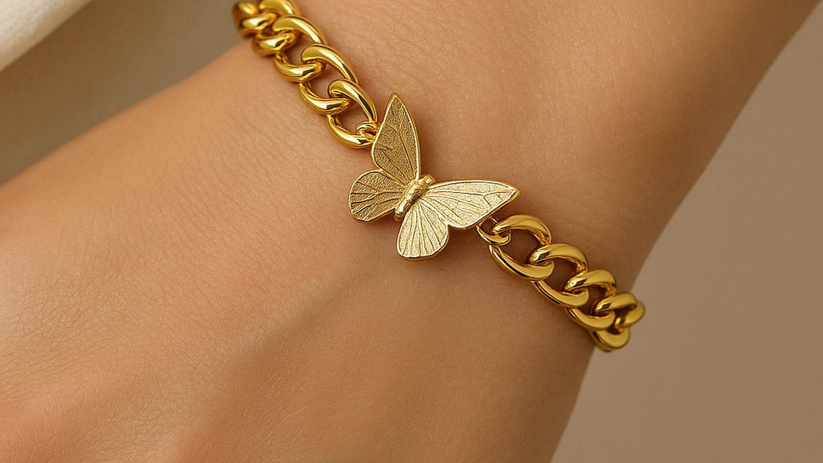 8 Model Gelang Emas Rantai Kupu-Kupu yang Lagi Tren di 2025