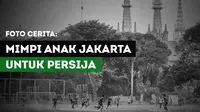 Sejumlah pemain Persija Jakarta U-17 melakukan sesi latihan di Lapangan Banteng, Jakarta, Sabtu (2/7/2017). Anak-anak Jakarta ini bermimpi untuk menjadi pemain Persija kelak. (Bola.com/M Iqbal Ichsan)