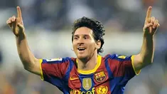 Gaya selebrasi gol yang khas dari striker Barcelona Lionel Messi yang memborong dua gool kemenangan 2-0 atas Real Zaragoza pada partai La Liga di Nou Camp, 23 Oktober 2010. AFP PHOTO/LLUIS GENE