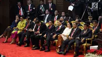 Sejumlah pejabat tinggi negara saat mengikuti Sidang Tahunan MPR, DPR dan DPD di Kompleks Parlemen, Senayan, Jakarta, Kamis, (16/8). Tema sidang tahunan kali ini Bhinneka Tunggal Ika. (Liputan6.com/Johan Tallo)