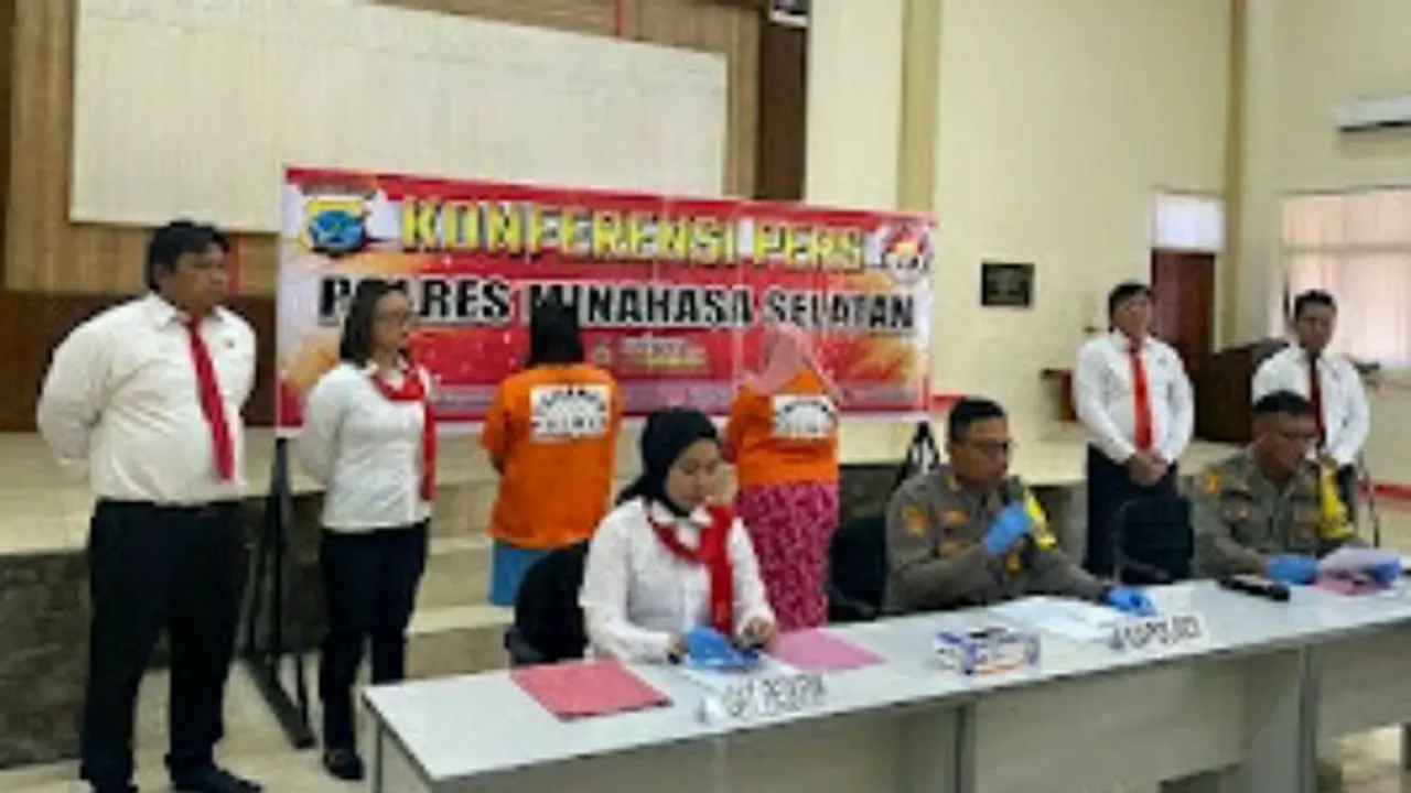 Polres Minahasa Selatan saat menggelar jumpa pers mengungkap kasus investasi bodong, Senin (23/10/2023).