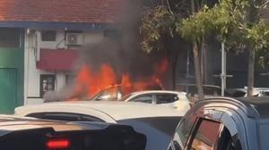 Kebakaran Mobil Listrik di Tebet, Asap Hitam Membumbung