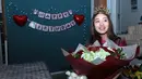 Natasha Wilona baru saja genap berusia 18 tahun. Di hari ulang tahunnya, Kamis (15/12) waktu dini hari, ia mendapat kejutan spesial dari para penggemarnya. (Deki Prayoga/Bintang.com)