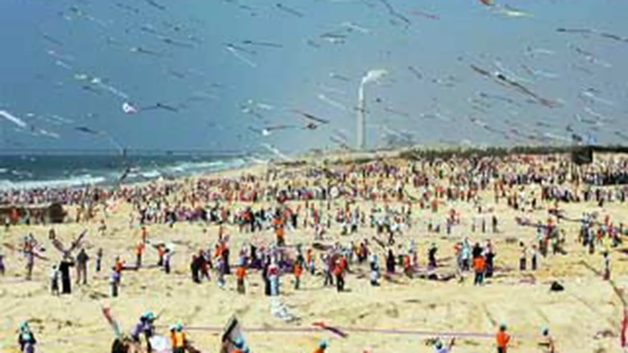 100730cgaza-layangan.jpg