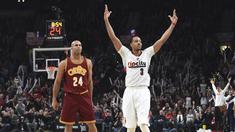 Ekspresi pemain Portland Trail Blazers, C.J. McCollum usai timnya kalahkan Cleveland Cavaliers pada laga NBA basketball game di oda Center, Portland (11/1/2016). Blazers menang 102-86.  (AP/Steve Dykes)