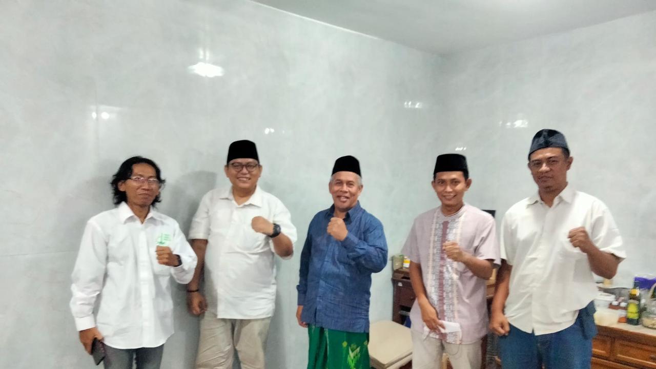 Ketua PWNU Jatim  Kiai Marzuki Mustamar menerima silaturahmi Forkom Jurnalis Nahdliyin (FJN) di Ponpes Sabilurrosyad, Gasek, Kota Malang. (Foto : istimewa).