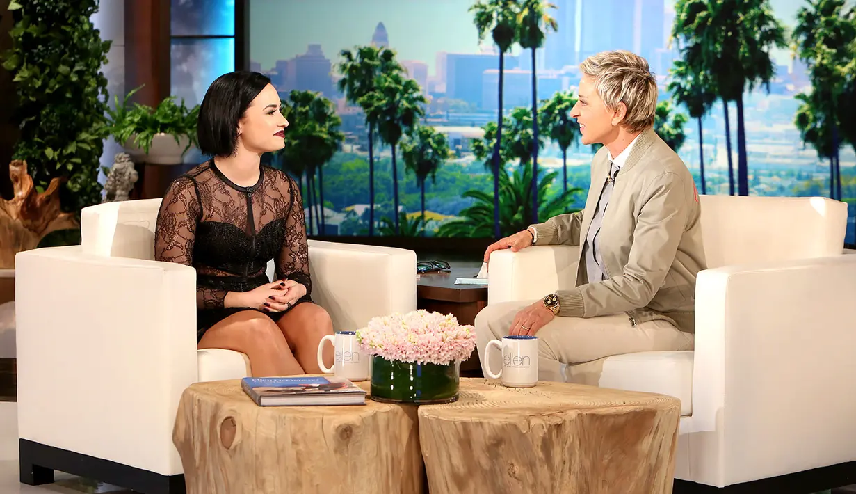 Ellen dan Portia sendiri pun sangat patah hati mendengar hal yang tragis menimpa Demi Lovato. (The Knot News)