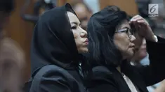 Bupati nonaktif Kutai Kartanegara, Rita Widyasari saat menyaksikan sidang lanjutan terdakwa suap pemberian izin lokasi perkebunan di Kutai Kartanegara, Hery Sutanto Gun di Pengadilan Tipikor, Jakarta, Selasa (27/3). (Liputan6.com/Helmi Fithriansyah)