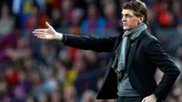 Ekspresi wajah Tito Vilanova saat memimpin Barcelona berlaga di semifinal Liga Champions melawan Bayern Munich di stadion Camp Nou, Barcelona (1/5/2013). (REUTERS/Gustau Nacarino)