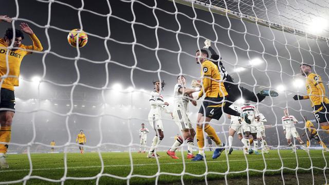 Foto: Gol Indah Matheus Cunha Lewat Tendangan Sudut Langsung ke Gawang Manchester United di Liga Inggris