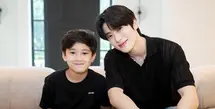 Kehadiran member NCT DoJaeJung alias Doyoung, Jaehyun, Jungwoo ke rumah baru Raffi Ahmad dan Nagita Slavina baru-baru ini ramai jadi perbincangan publik. [Foto: IG/raffinagita1717].