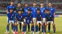 Pemain Timnas Kamboja U-19 foto bersama sebelum melawan Indonesia U-19 pada laga kedua Grup A Piala AFF U-19 2024 di Stadion Gelora Bung Tomo, Surabaya, Sabtu (20/7/2024). (Dok PSSI)
