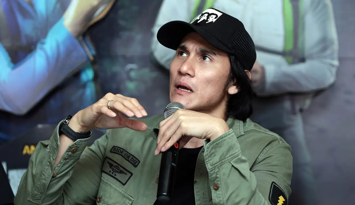 Di kantor Falcon Pictures, Duren Tiga, Jakarta Selatan, Selasa (1/8), Vino bercerita soal alur cerita di part 2 ini. Di mana ia mengatakan, akan lebih menghadirkan cerita yang lebih lucu dan banyak kejutan-kejutan. (Deki Prayoga/Bintang.com)