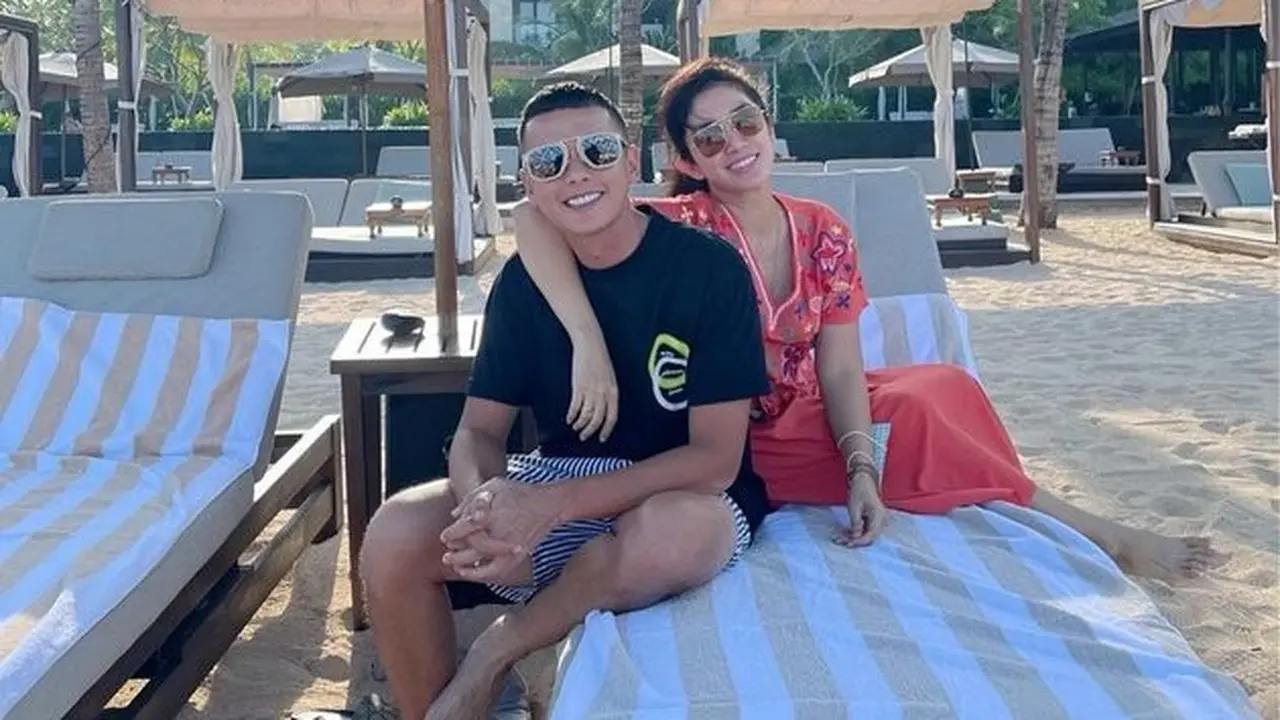 [Fimela] Andhika Pratama dan Ussy Sulistiawaty