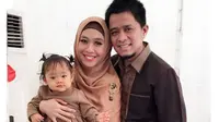 Anak Oki Setiana Dewi Beri Ciuman Sayang untuk Adiknya