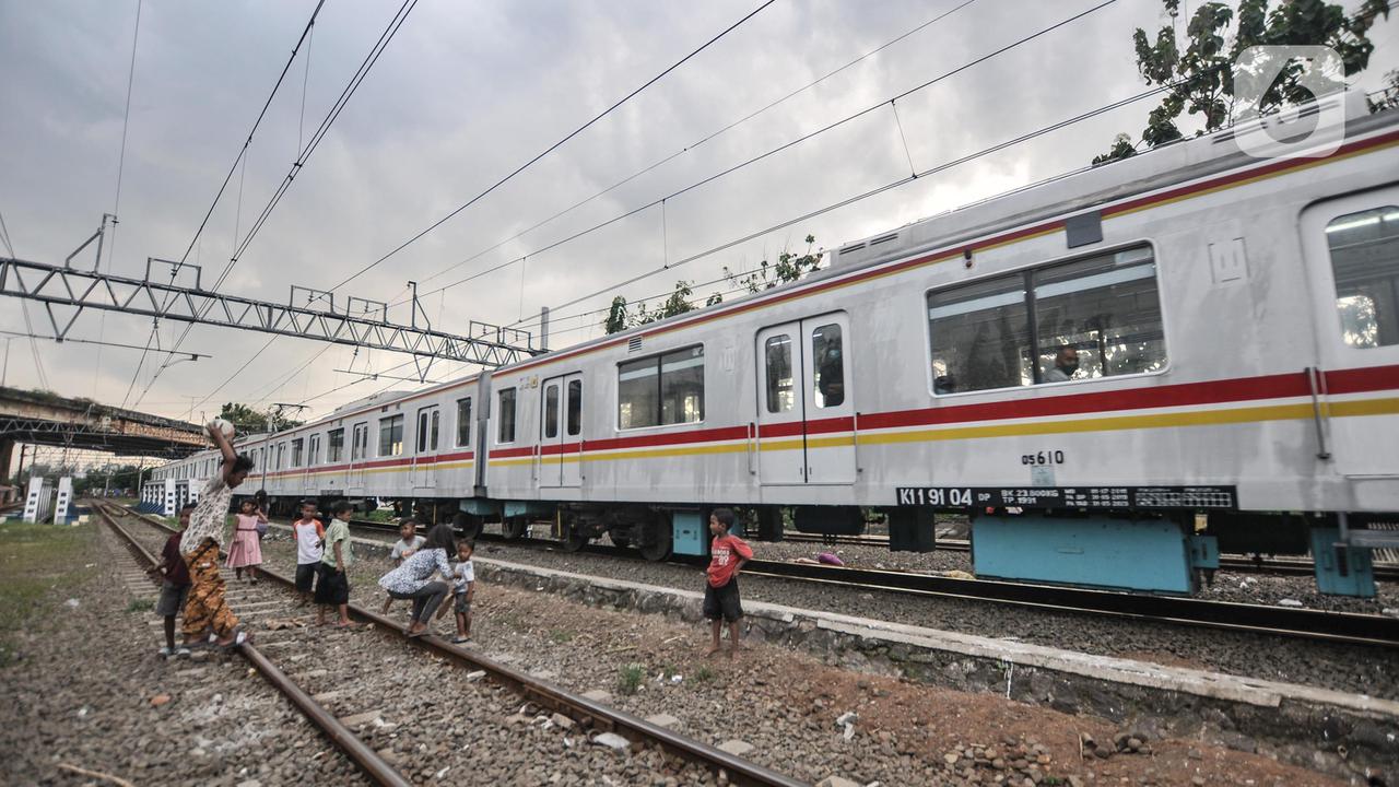 Batu di Rel Kereta Ganggu Lintasan Tulungagung, KAI Ungkap Kronologi