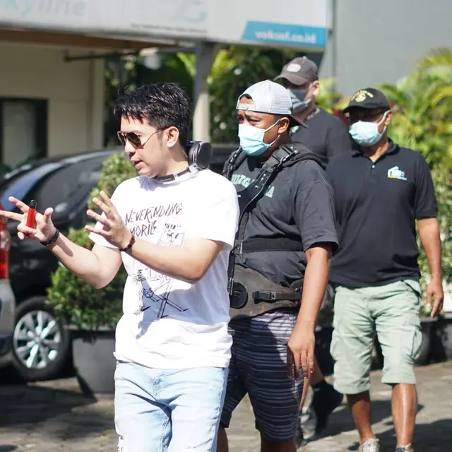 Sutradara Film The Other Side