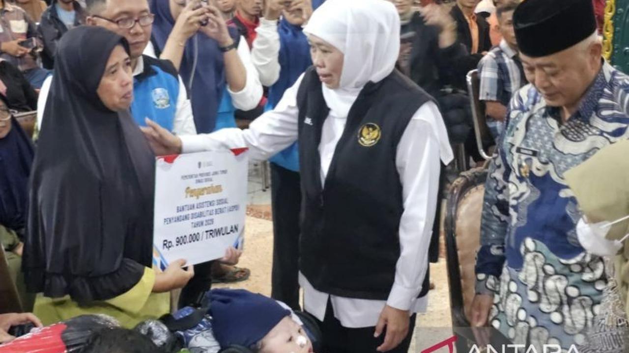 Khofifah Salurkan Bantuan Sosial Khofifah Senilai Rp7 Miliar Lebih untuk Ribuan Warga Malang