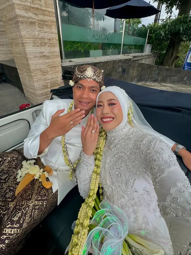 Gaya Megawati Hangestri Pakai Kebaya (Foto: Instagram @megawatihangestrip)