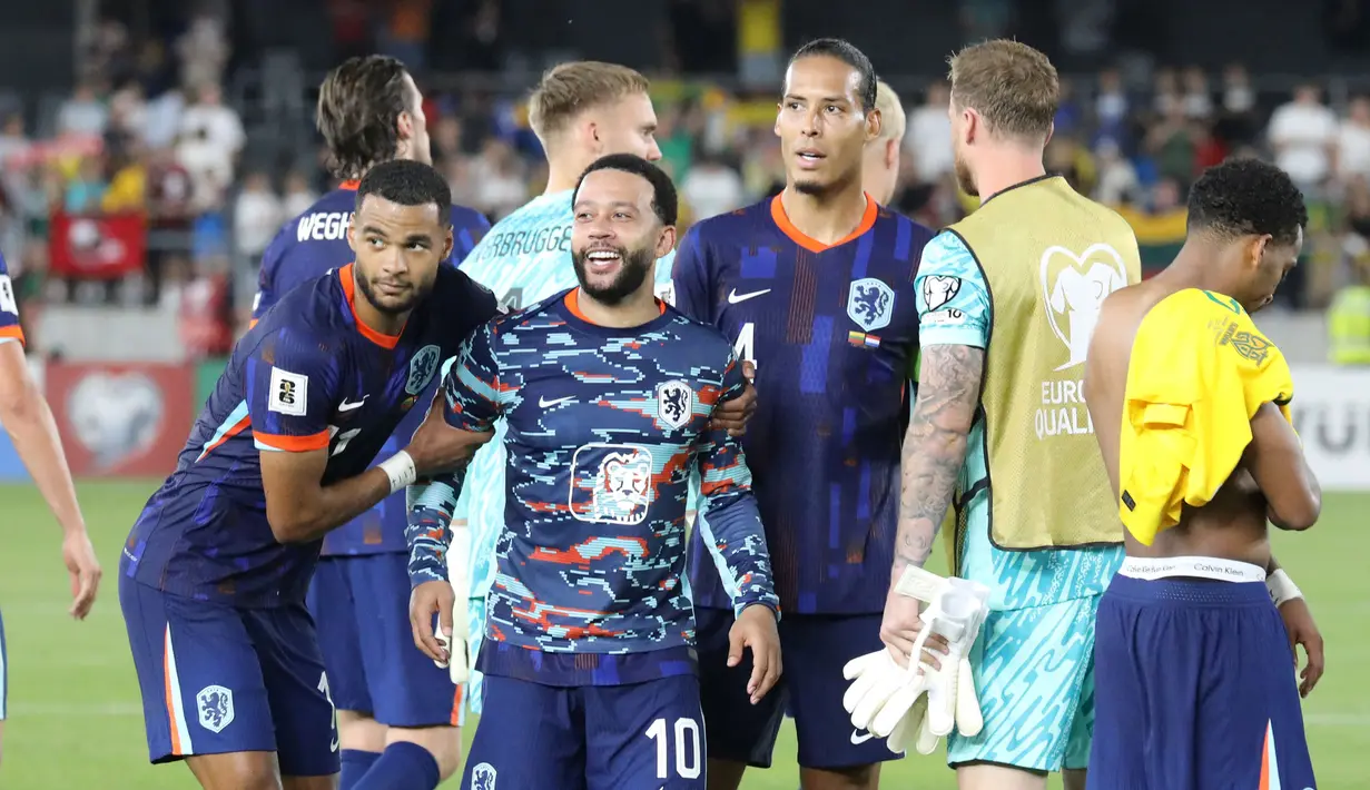 Dengan torehan dua gol di laga tersebut, Depay mencatatkan namanya sebagai top skor sepanjang masa Belanda dengan 52 gol, menyalip Robin van Persie yang mempunyai catatan 50 gol. (AFP/Petras Malukas)