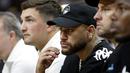 Neymar menonton Game 3 pertandingan bola basket NBA Finals antara Miami Heat dan Denver Nuggets, di Miami, Rabu, 7 Juni 2023. (Mike Ehrmann/Getty Images/AFP)
