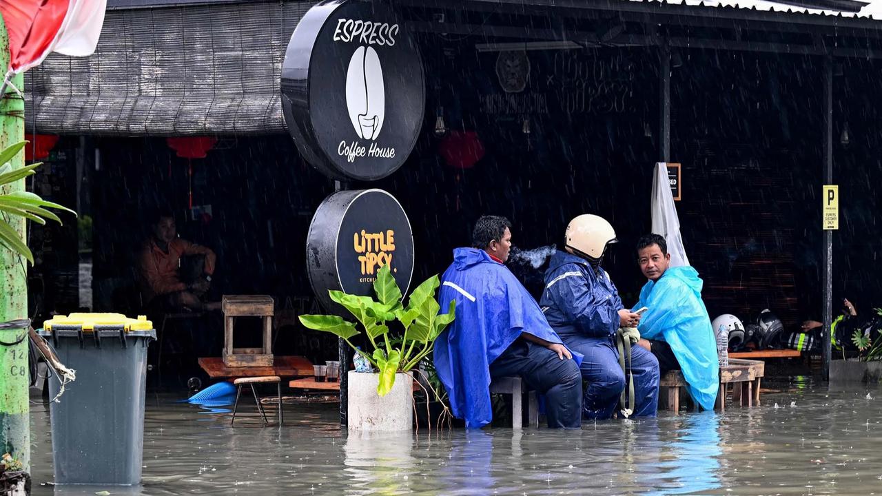 FOTO: Hujan Deras Picu Banjir di Kawasan Wisata Bali Selatan