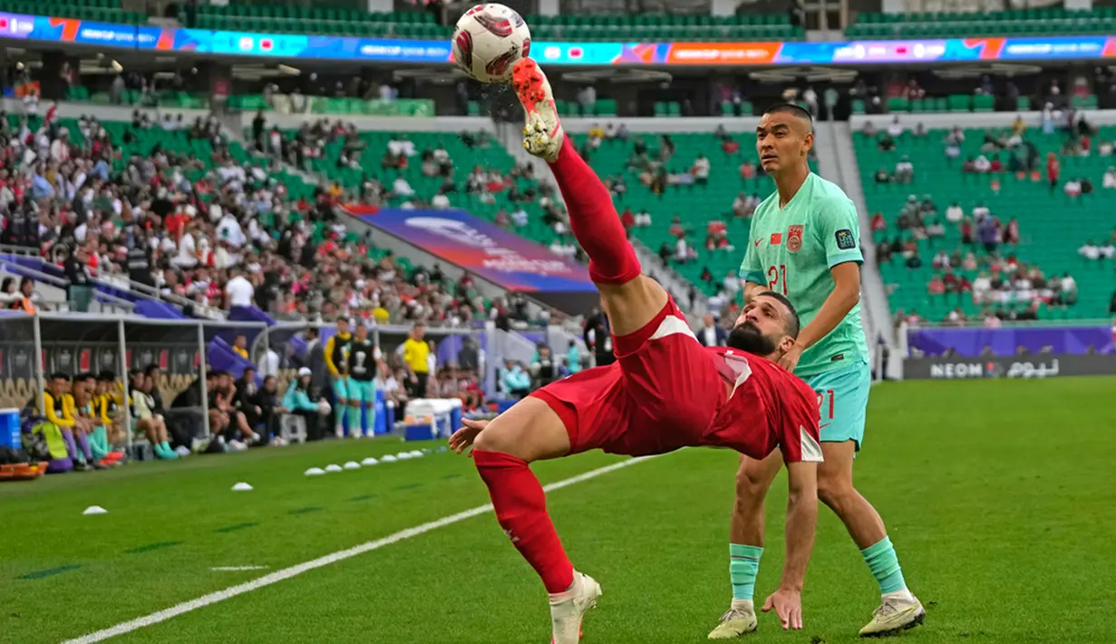 China kembali gagal meraih poin penuh di Piala Asia 2023. The Dragon's Team kali ini ditahan imbang tanpa gol oleh Lebanon. (AP Photo/Thanassis Stavrakis)