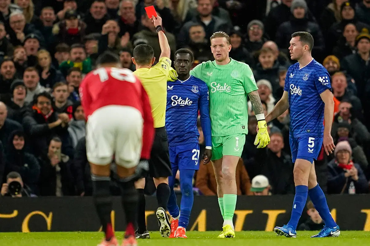 idrissa gueye kartu merah everton vs man united