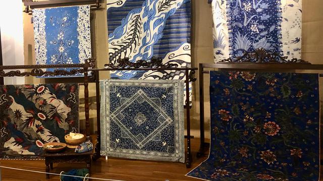 Karya-karya batik  dengan nuansa biru