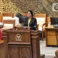 Ketua DPR Puan Maharani mengenakan pita hitam bertuliskan DK di lengan saat memimpin rapat Paripurna DPR Ke-8 Masa Persidangan I Tahun Sidang 2022-2023 di Kompleks Parlemen, Senayan, Jakarta, Selasa (4/10/2022). (Liputan6.com/Angga Yuniar)