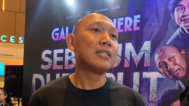 doorstop pada acara Gala Premiere film Sebelum Dijemput Nenek, Jakarta pada Rabu (14/1/2026) (dok.Zikrah Nur Amalah/Liputan6.com)