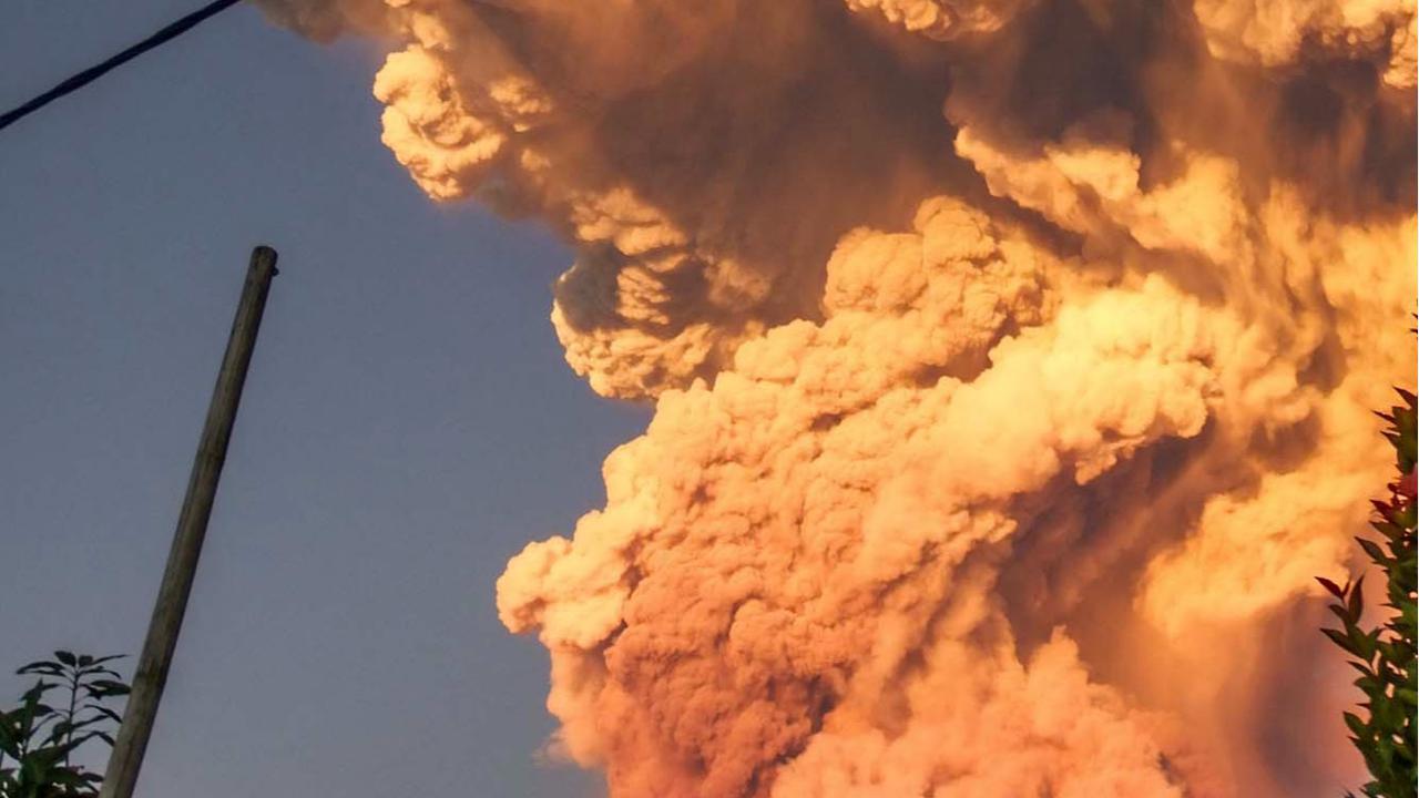 FOTO: Erupsi Dahsyat Gunung Gunung Lewotobi Laki-Laki, Status Menjadi Awas