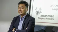 Ketua Board of Trustees Indonesian Diaspora Network Global Dino Patti Djalal (kiri) saat menggelar konferensi pers di Jakarta, Senin (12/6). Nantinya acara Kongres Diaspora Indonesia tersebut akan digelar di Kasablanka Hall. (Liputan6.com/Faizal Fanani)