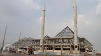 Kedua masjid raya tersebut rencananya akan dibangun oleh Pemerintah Provinsi DKI Jakarta di wiliayah Jakarta Selatan dan Jakarta Timur.