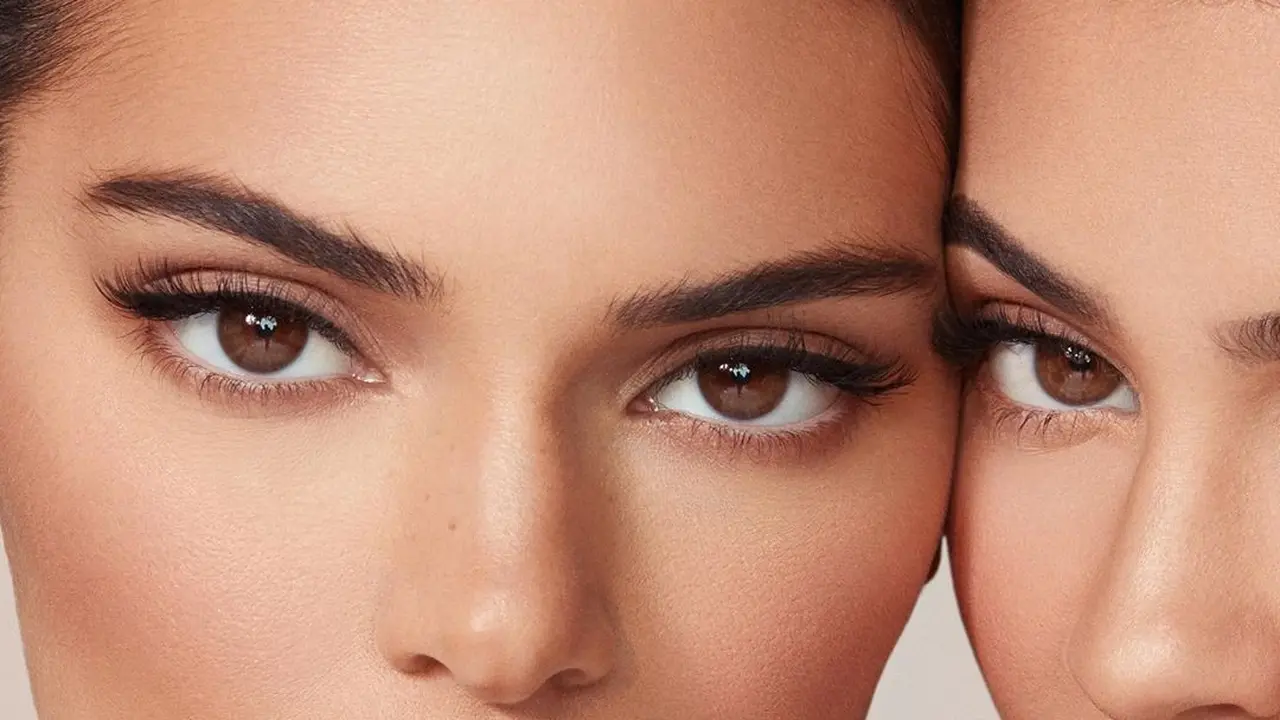 Kolaborasi Makeup Kylie dan Kendall Jenner Hadir dengan Nuansa Klasik