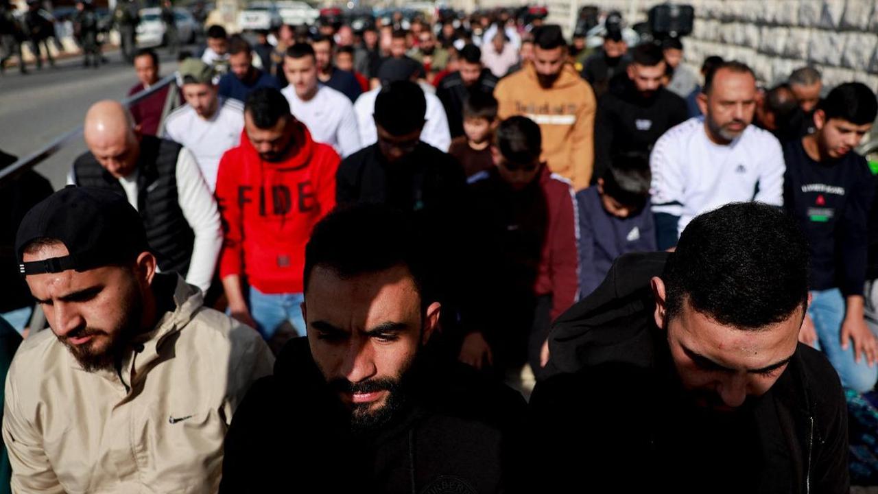<b>Israel Batasi Akses Warga Palestina ke Masjid Al-Aqsa</b>