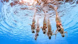 Tim renang artistik China beraksi dalam Kejuaraan Renang Dunia 2019 di Yeomju Gymnasium, Gwangju, Korea Selatan, Rabu (17/7/2019). (François-Xavier MARIT/AFP)