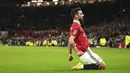 Setelah kembali menyamakan skor, Manchester United makin di atas angin. MU pun berbalik unggul 3-2 pada menit ke-78 lewat gol Bruno Fernandes. Gol diawali oleh kesalahan umpan pemain Aston Villa yang akhirnya bola jatuh ke kaki Alejandro Garnacho yang kemudian mengirimkann umpan matang kepada Bruno Fernandes. (AP/Dave Thompson)