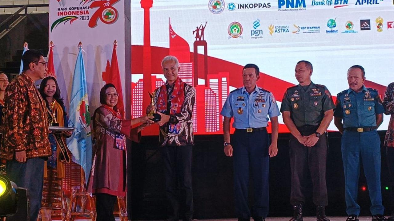 Gubernur Jawa Tengah Ganjar Pranowo mengatakan, jika koperasi sebagai landasan demokrasi ekonomi Indonesia.