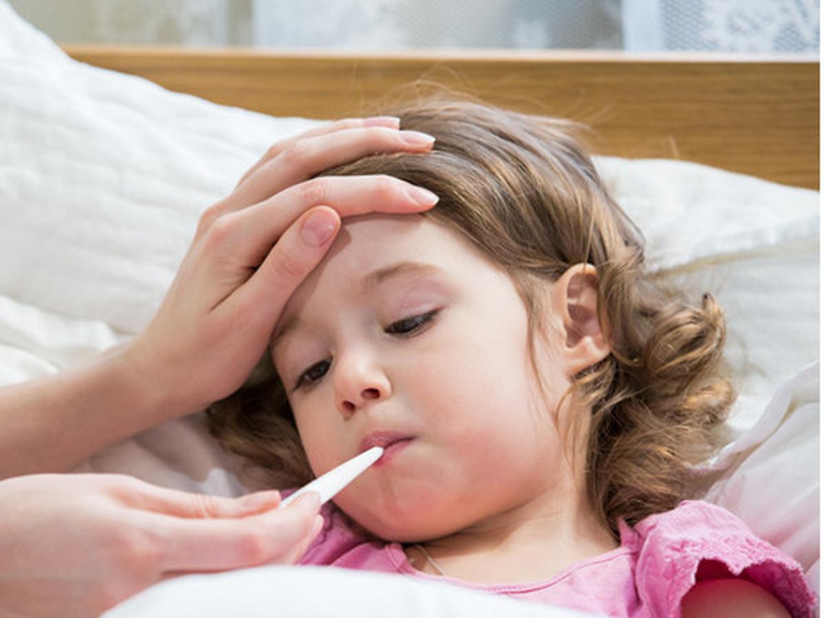 Cara mengatasi anak demam di malam hari