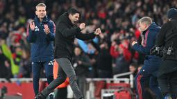 Pelatih Arsenal, Mikel Arteta meluapkan kegembiraan usai timnya mengalahkan Manchester United pada pertandingan lanjutan Liga Inggris di Stadion Emirates di London (22/1/2023). Kemenangan ini juga menjadi ajang balas dendam bagi pasukan Mikel Arteta, setelah kalah di pertandingan sebelumnya melawan Setan Merah. (AFP/Glyn Kirk)