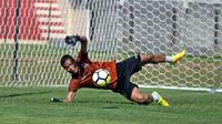 Kiper PSIS Semarang, Aji Bayu Putra. (Bola.com/Ronald Seger Prabowo)