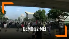 Kericuhan masih terjadi antara massa demonstran dengan polisi di kawasan Jatibaru Tanah Abang. Polisi terus berusaha memecah konsentrasi massa, beberapa orang terluka akibat kericuhan. kericuhan mereda setelah personel TNI diturunkan menenangkan mass...