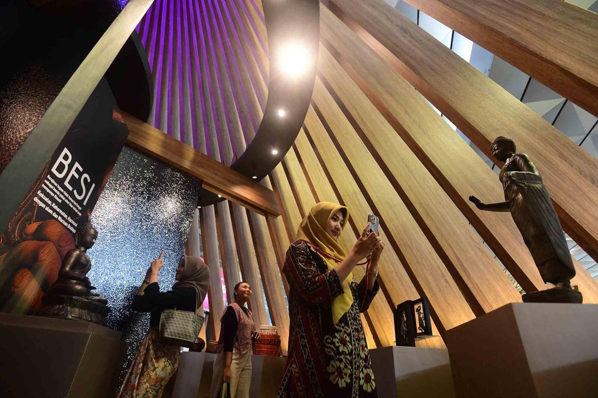 FOTO: Tanah Api, Jejak Jiwa,  Instalasi Seni Nusantara Sambut HUT ke-80 RI di Bandara Soekarno-Hatta