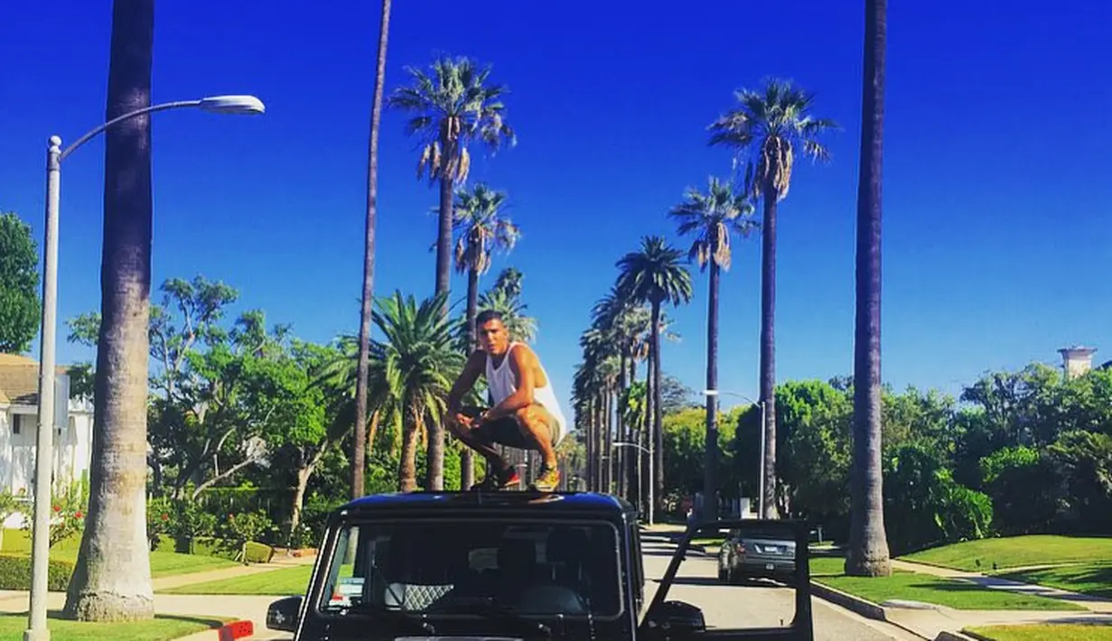 Ternyata mobil mewah yang selama ini dikendarai oleh Younes adalah miliki Kourtney Kardashian. (instagram/younesbendjima)