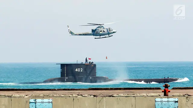 Prajurit TNI Unjuk Kekuatan Militer saat Geladi Resik HUT TNI ke-72
