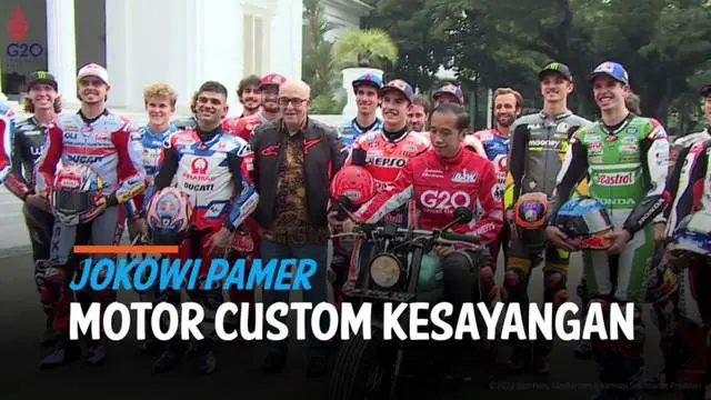 Presiden Joko Widodo tak sia-siakan kesempatan untuk bisa perlihatkan motor custom kesayangannya pada para pembalap MotoGP di depan Istana Negara hari Rabu (16/3) pagi.