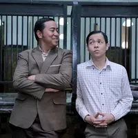 Film garapan rumah produksi MD Pictures ini juga menampilkan tiga komica diantaranya, Ernest Prakasa, Panji Pragiwaksono serta Boris Bokir. (Adrian Putra/Bintang.com)